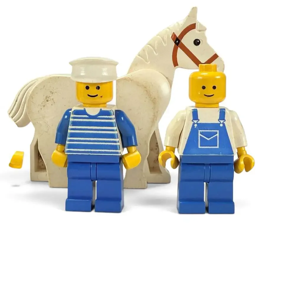 LEGO Lot Bricktober 2014 Pizza Place Set with Minifigures, Finger puppet, horse